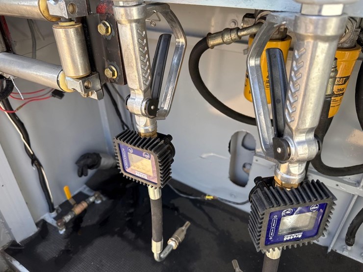 2007-peterbilt-335-image-15