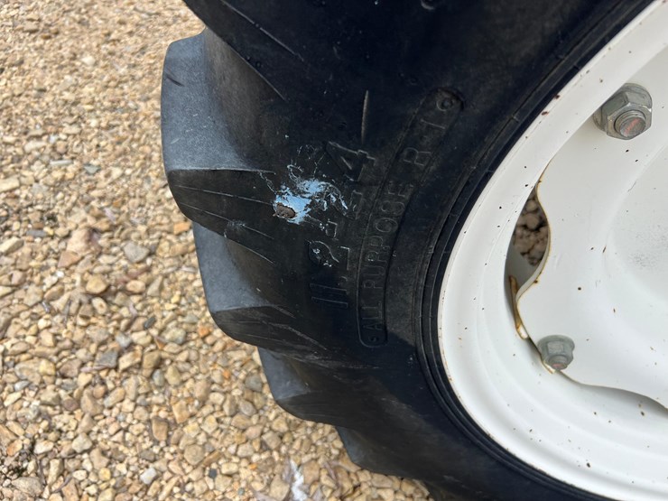 2011-new-holland-30-image-4