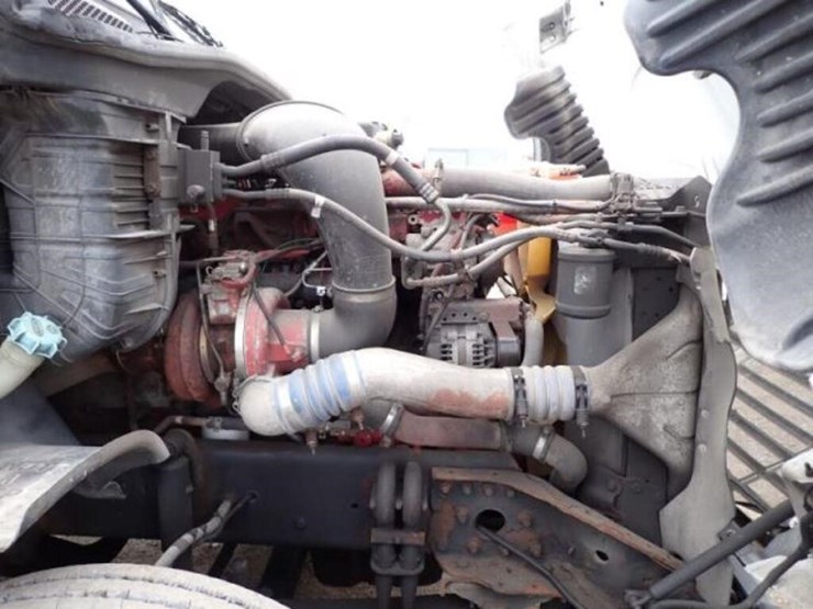 2010-freightliner-cascadia-t/a-hiway-tractor---day-image-29