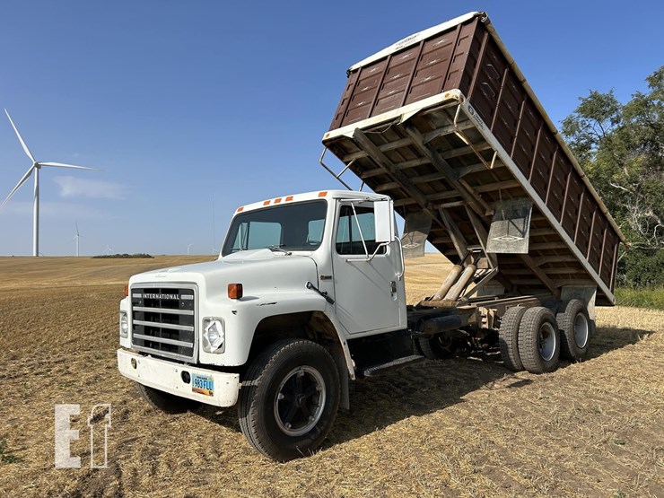 1982-international-s1700-image-34