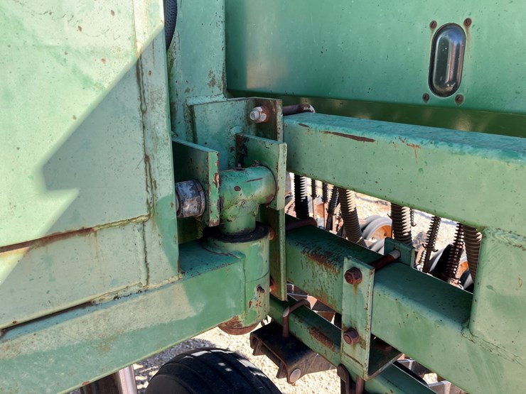 #t8082-•-great-plains-ss-24-grain-drill-image-17