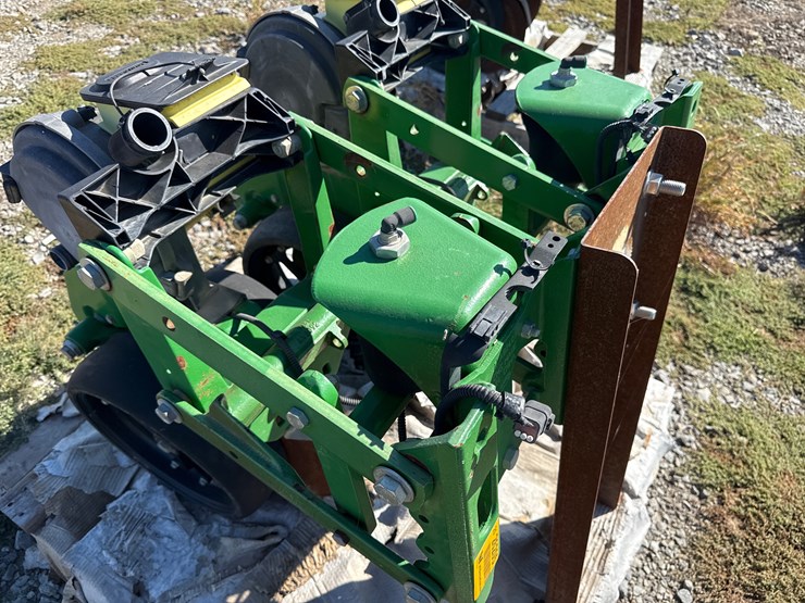 #26205-•-john-deere-late-style-planter-parts-inv#-26205-image-11