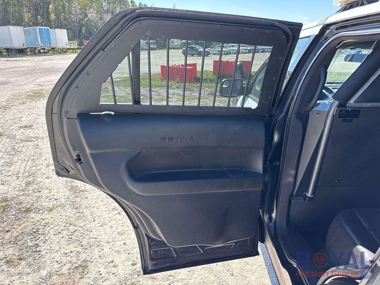 2015-ford-explorer-image-21