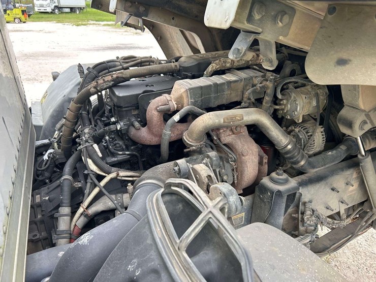 2017-peterbilt-220-image-7