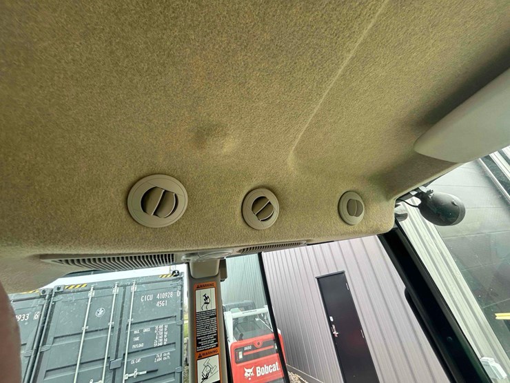 2021-john-deere-5075e-image-33