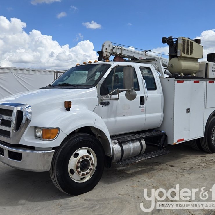 2013 FORD F750