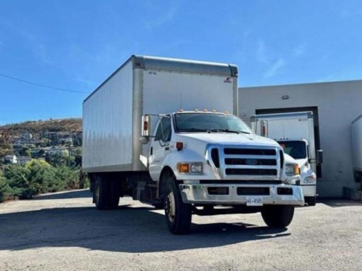 2013-ford-f750-xl-image-3