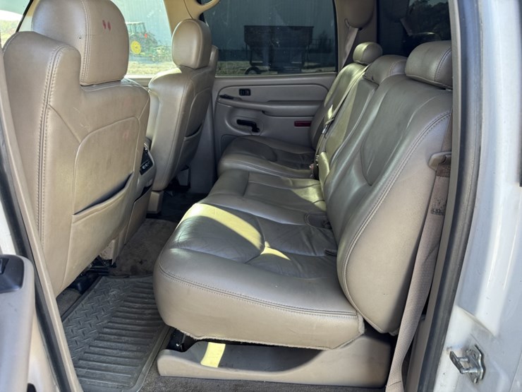 #13960-•-2005-chevy-2500-hd-crew-cab-truck-image-10