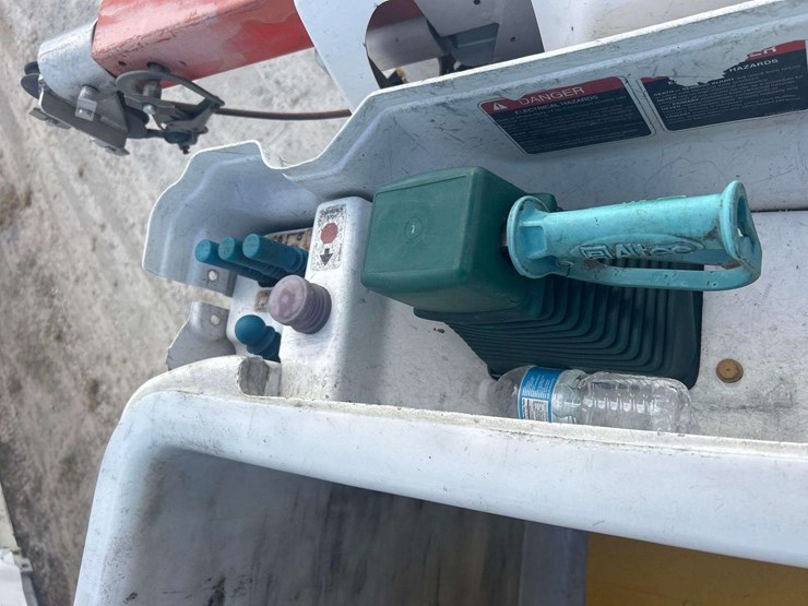 2016-freightliner-m2-106-altec-am50-50ft-bucket-truck-image-60