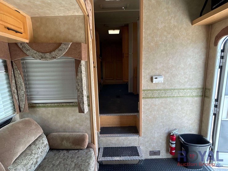 2008-41ft-kz-sportsman-police-bunk-5th-wheel-tri-axle-travel-trailer-image-18