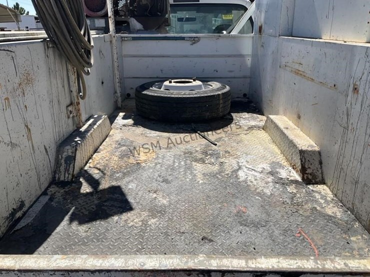 2005-ford-f550-image-12