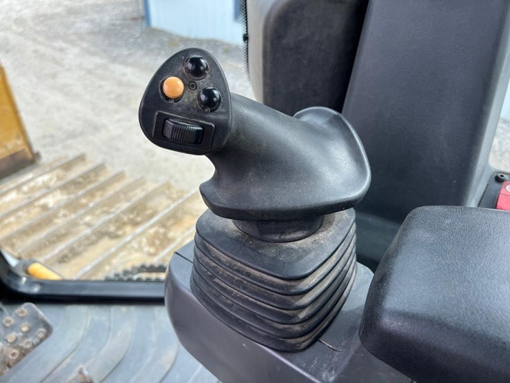 2021-caterpillar-d4-image-33