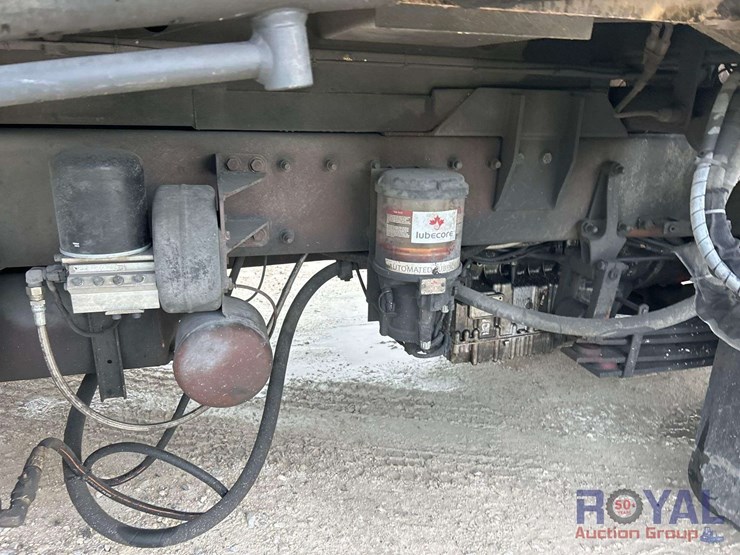 2016-peterbilt-320-image-24