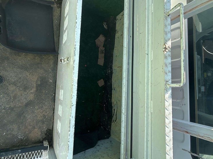 2013-freightliner-m2-106-altec-aa755-55ft-bucket-truck-image-22