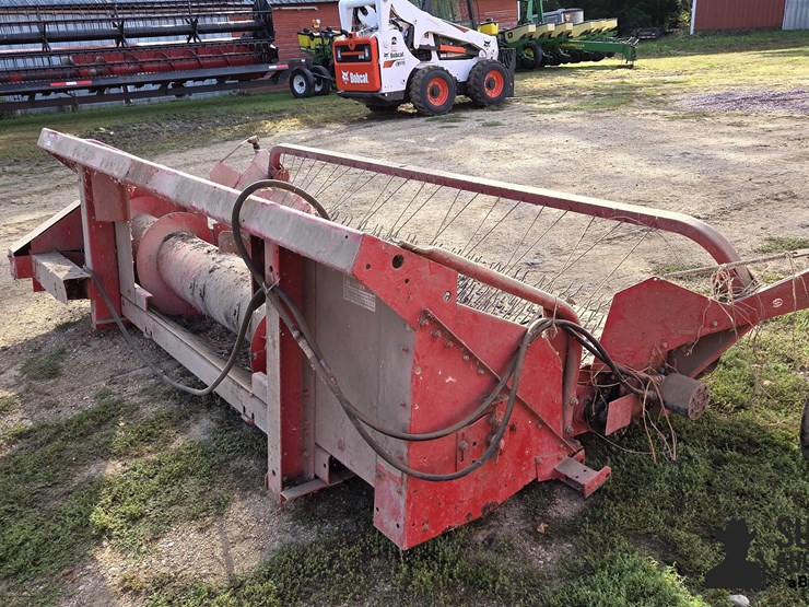 international-810-image-5