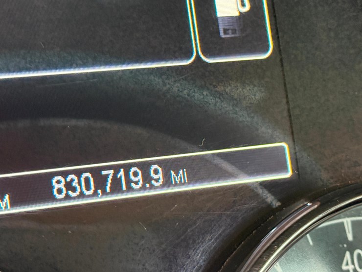 2017-peterbilt-567-image-13