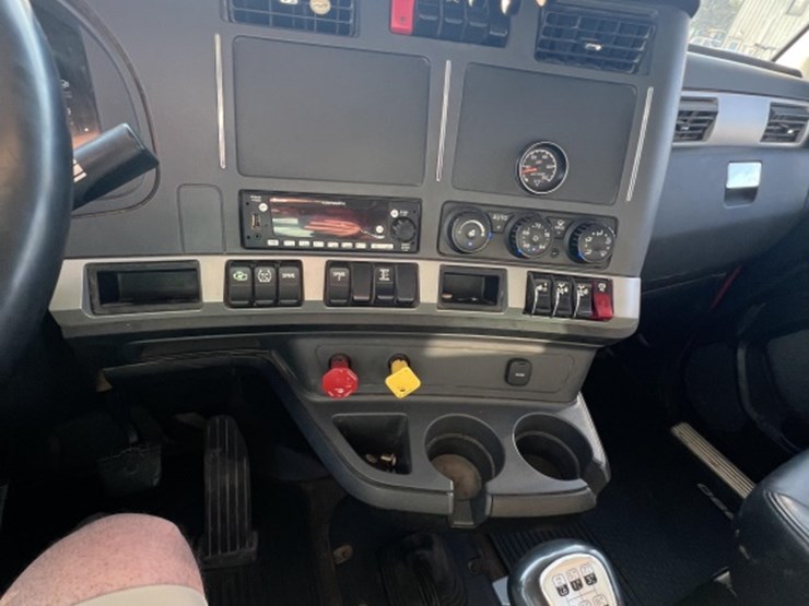 2022-kenworth-w990-image-20