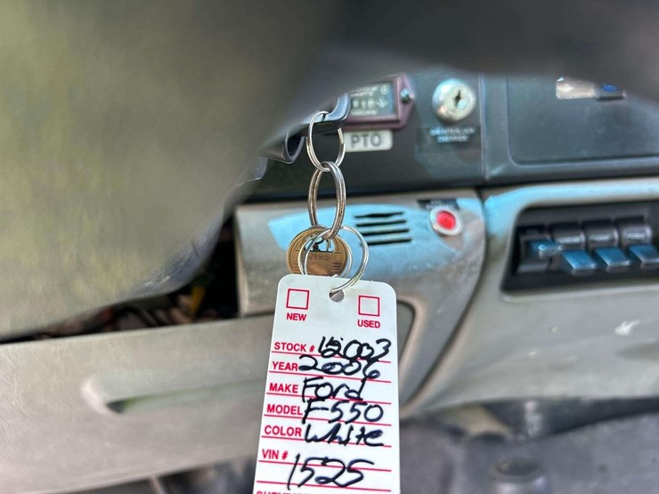 2006-ford-f550-image-37