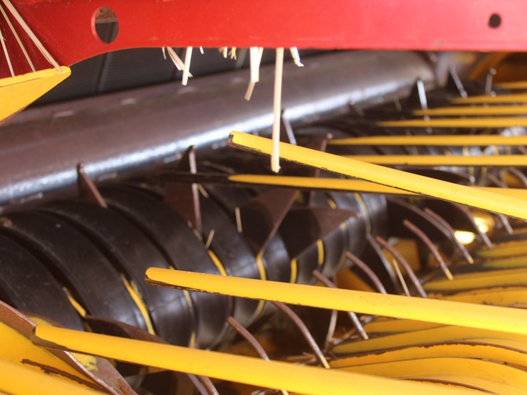2015-new-holland-roll-belt-560-image-60