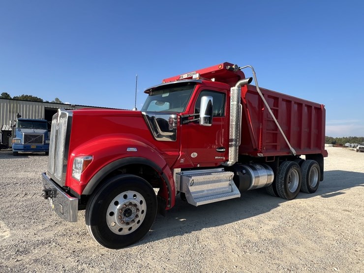 2022-kenworth-w990-image-1