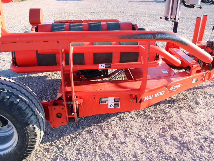 #2097-•-#2097--kuhn-rw1610-single-bale-wrapper-with-twin-wrapper,-monitor,-great-shape-with-low-use!-image-28