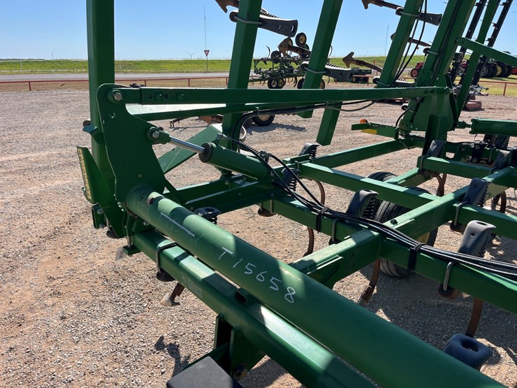 2013-john-deere-2210-image-3