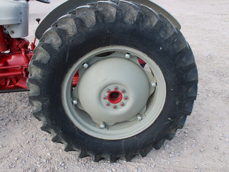 1957-ford-850-image-24