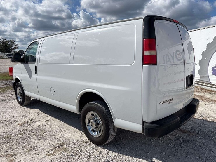 2014-chevrolet-express-3500-image-4