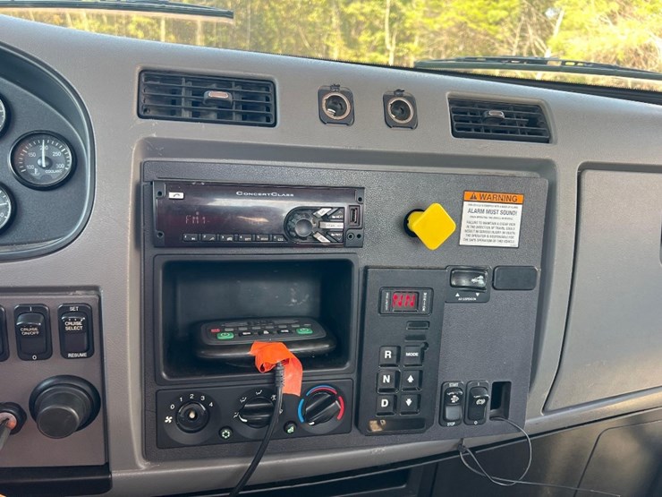 2016-peterbilt-pb337-flatbed-truck-image-31