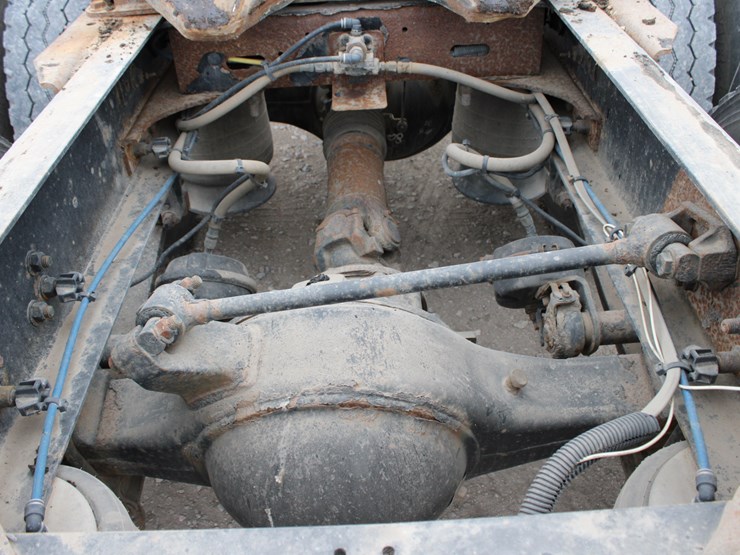 #2063-•-#2063--2006-freightliner-century-classic-s/t-semi-image-11