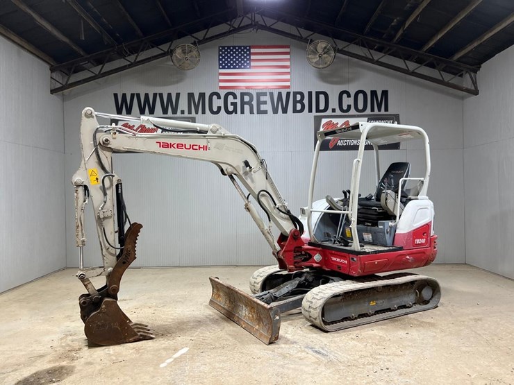 takeuchi-tb240-image-1