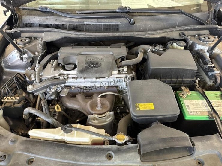 2014-toyota-camry-sdn-image-12