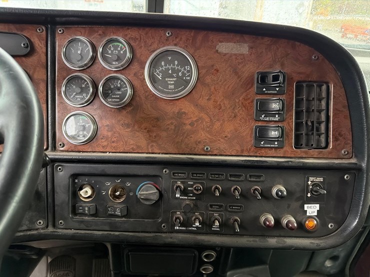 2003-peterbilt-357-image-25
