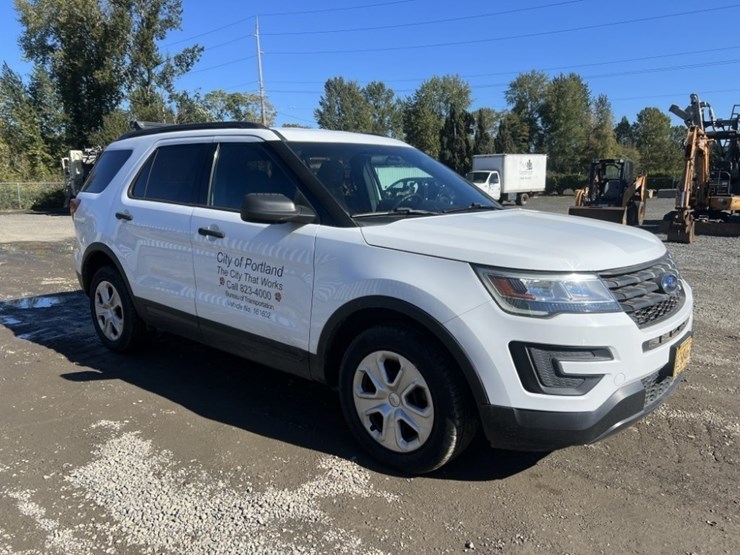 2016-ford-explorer-image-2