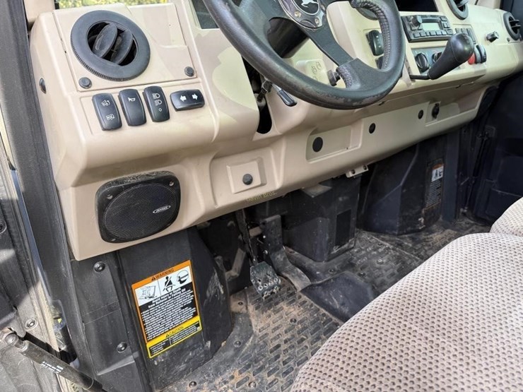 2021-john-deere-gator-image-12