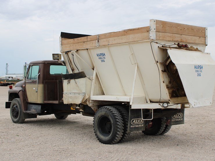 1982-international-s1700-image-9