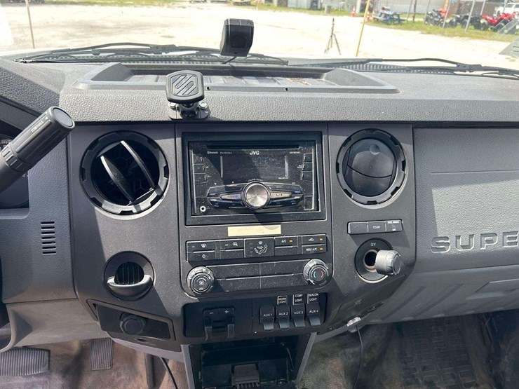 2016-ford-f550-image-15