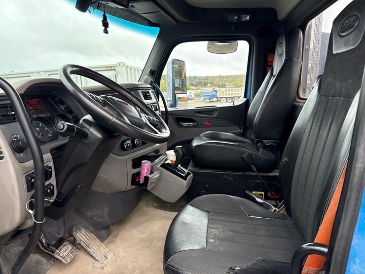 2018-peterbilt-567-image-8