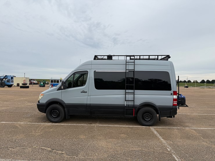 2008-freightliner-sprinter-2500-image-12