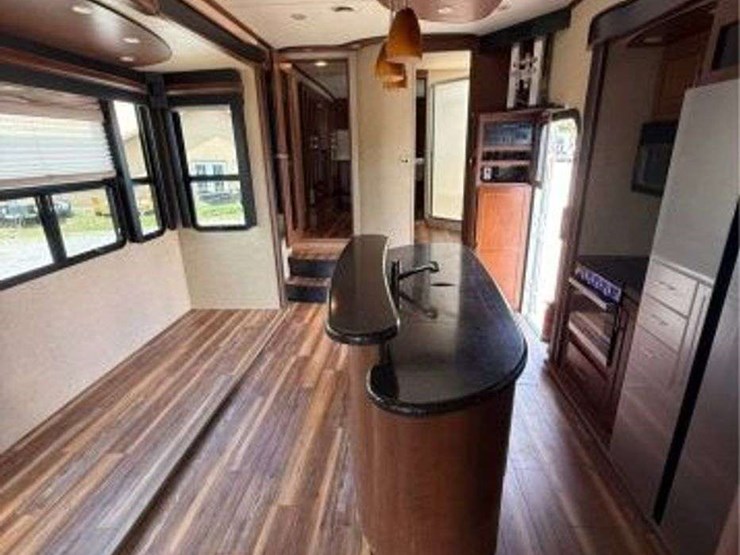 2013-dutchman-voltage-toy-hauler-40-foot.-image-4