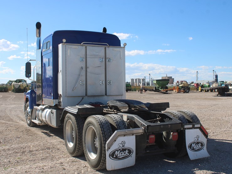 #2045-•-#2045--2013-mack-chu613-semi-tractor-image-9