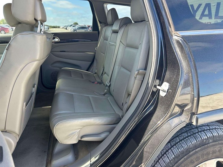 2013-jeep-grand-cherokee-laredo-image-16