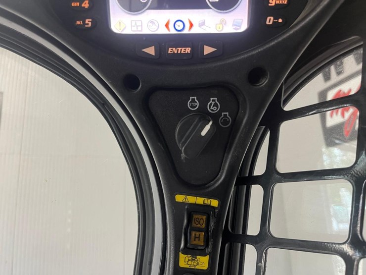 2023-bobcat-s650-image-25