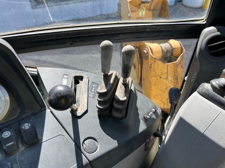 caterpillar-430e-image-32