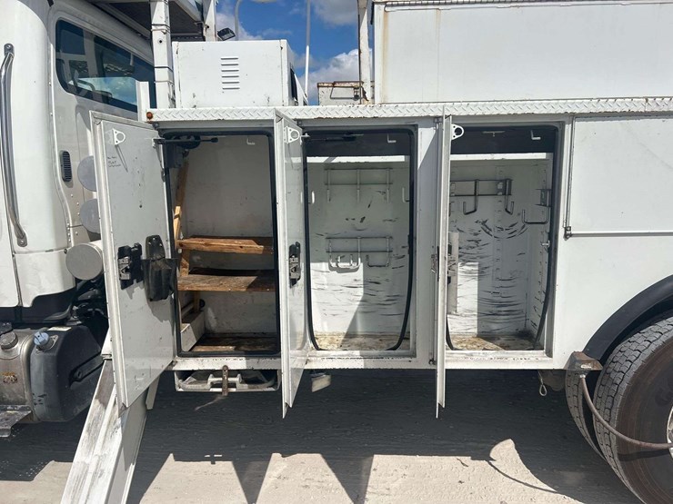 2016-freightliner-m2-106-altec-am50-50ft-bucket-truck-image-23