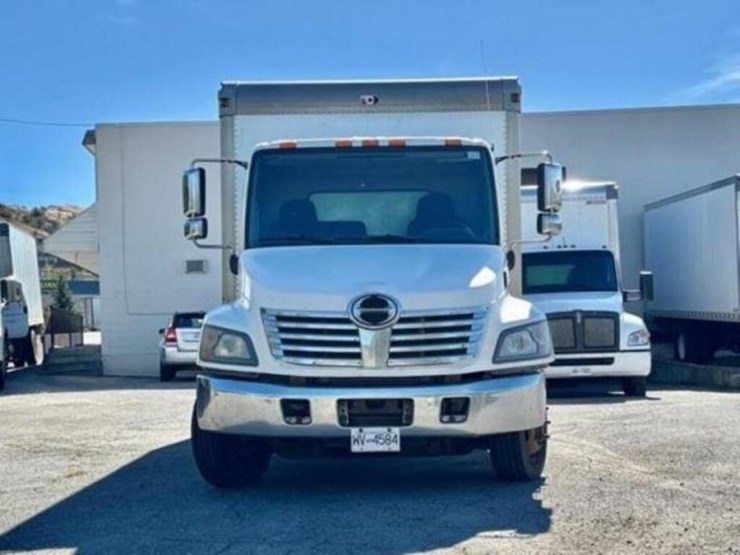 2010-hino-258-image-4