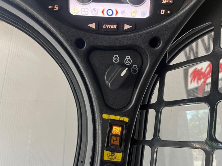 2023-bobcat-s650-image-26