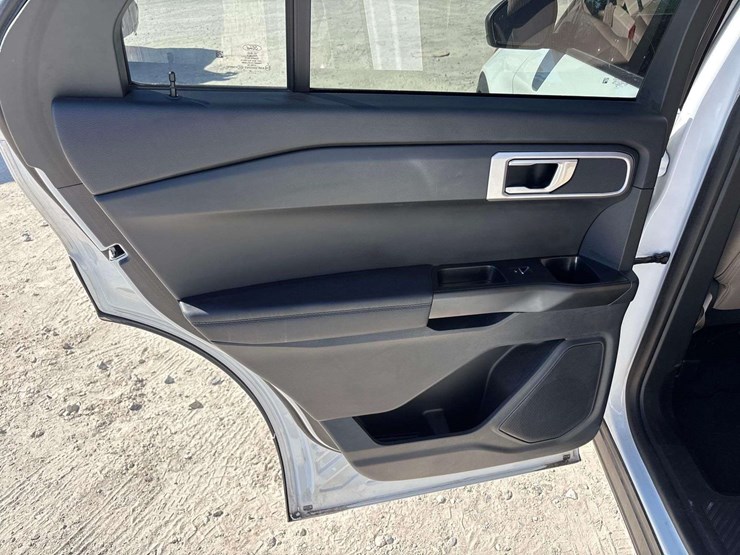 2022-ford-explorer-image-22