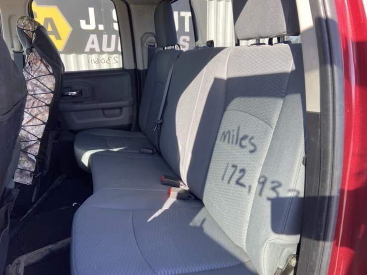 2015-dodge-ram-crew-cab-4wd-pickup-image-23