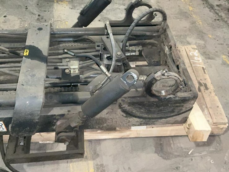 #162-•-cat-forklift-mast-image-11